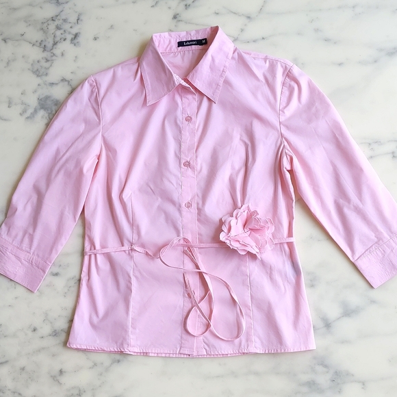 Lulumari Pink Button Down Stretch Shirt with 3/4 sleeve, 3D Flower, string belt - Picture 3 of 4